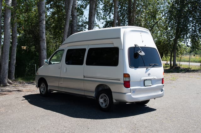 2001 Toyota Grand Hiace JDM car for sale — photo 4 of 15
