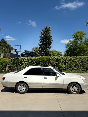 1998 Toyota Crown JDM car for sale — photo 4 of 13