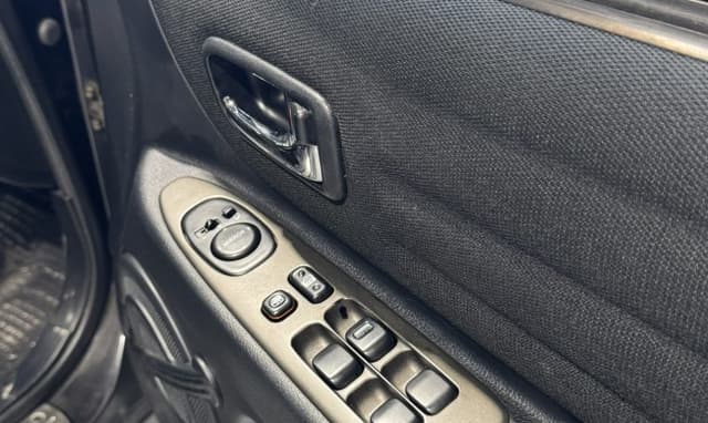 1998 Toyota Altezza JDM car for sale — photo 17 of 25