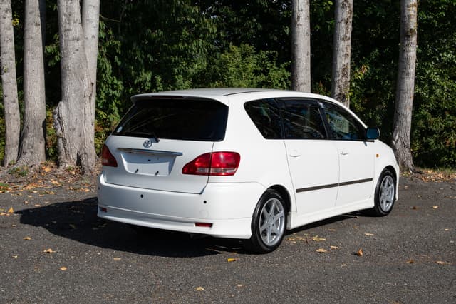 2001 Toyota Ipsum JDM car for sale — photo 6 of 15