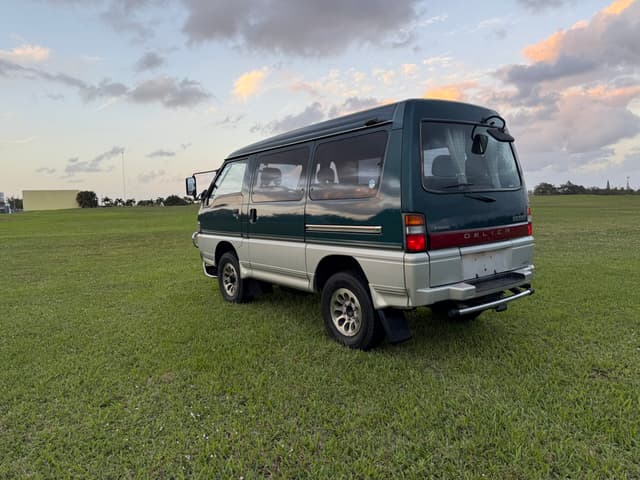 1996 Mitsubishi Delica JDM car for sale — photo 13 of 25