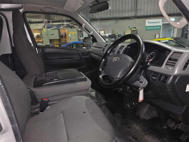 2012 Toyota HiAce JDM car for sale — photo 11 of 21