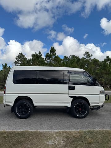 1994 Mitsubishi Delica JDM car for sale — photo 5 of 25