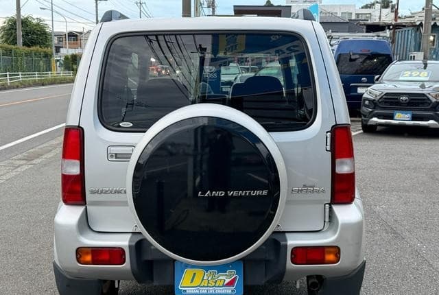 2007 Suzuki Jimny JDM car for sale — photo 6 of 25