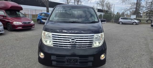 2005 Nissan Elgrand JDM car for sale — photo 3 of 12