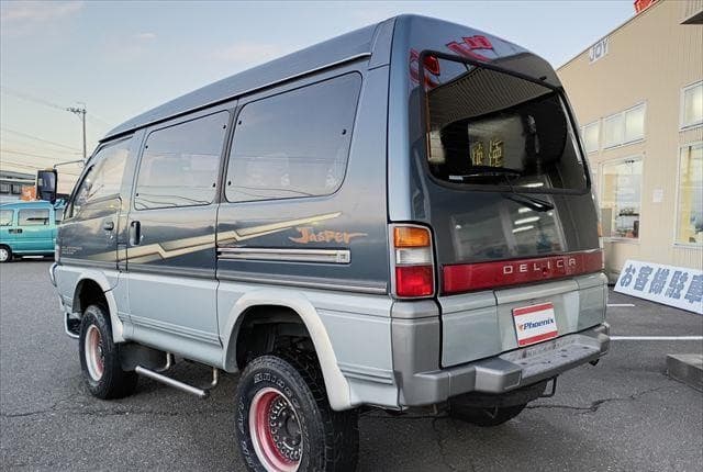 1993 Mitsubishi Delica JDM car for sale — photo 13 of 25