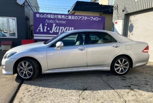 2009 Toyota Crown JDM car for sale — photo 3 of 10