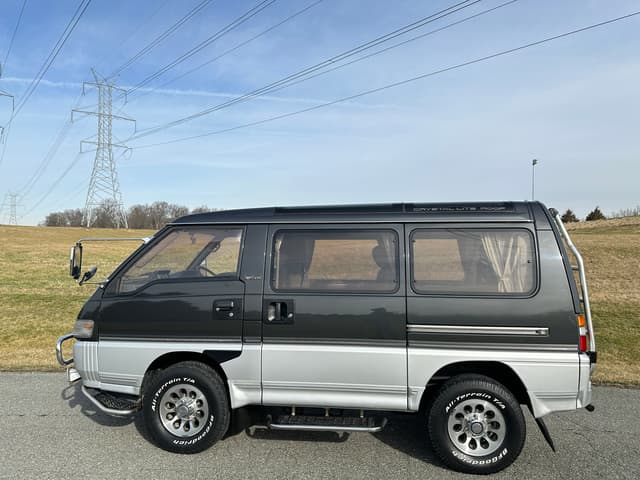 1993 Mitsubishi Delica JDM car for sale — photo 4 of 10