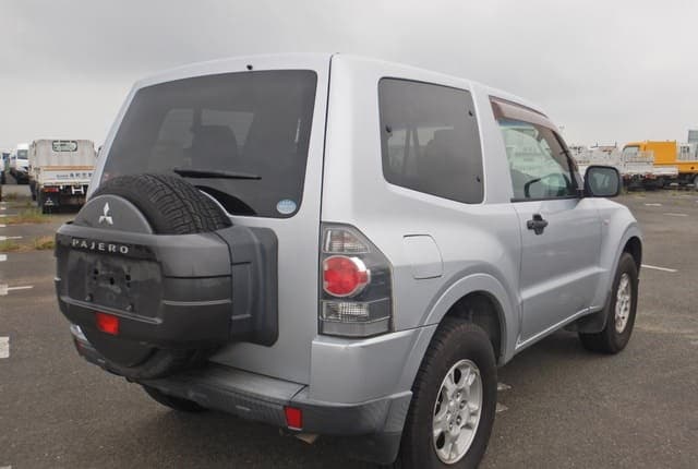 2007 Mitsubishi Pajero JDM car for sale — photo 5 of 25
