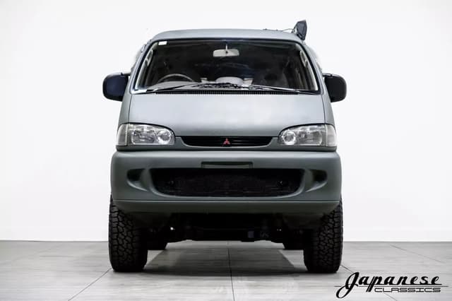 1994 Mitsubishi Delica JDM car for sale — photo 2 of 25
