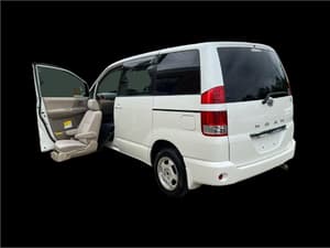 2004 Toyota Noah JDM car for sale