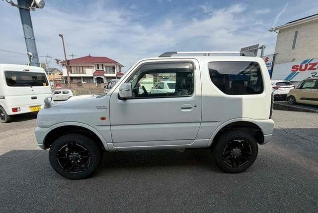 2008 Suzuki Jimny JDM car for sale — photo 18 of 25