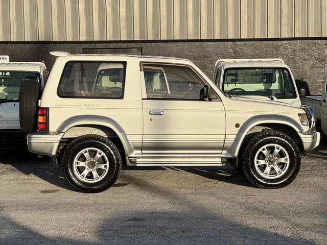 1996 Mitsubishi Pajero JDM car for sale — photo 16 of 25