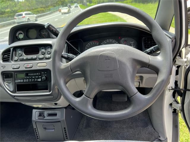 2001 Mitsubishi Delica JDM car for sale — photo 11 of 17