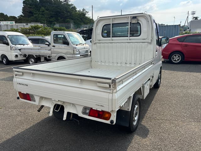 2006 Mitsubishi Minicab JDM car for sale — photo 2 of 6