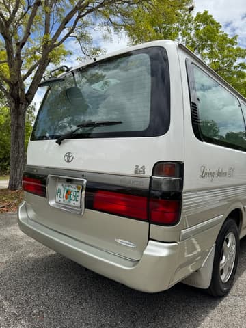 1997 Toyota HiAce JDM car for sale — photo 7 of 25
