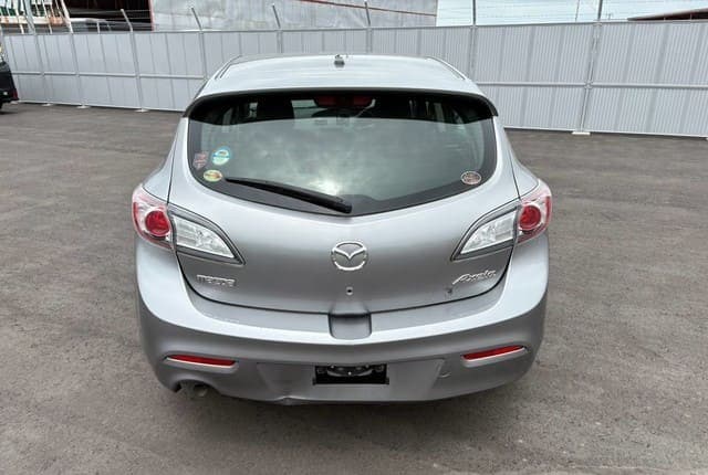 2010 Mazda Axela JDM car for sale — photo 4 of 25