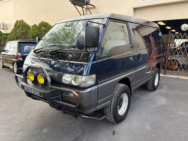1996 Mitsubishi Delica JDM car for sale — photo 3 of 24