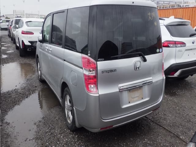 2011 Honda Stepwagon JDM car for sale — photo 3 of 8