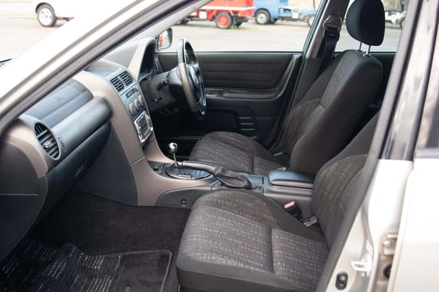 2001 Toyota Altezza JDM car for sale — photo 12 of 17