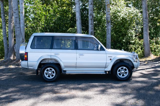 1994 Mitsubishi Pajero JDM car for sale — photo 8 of 15