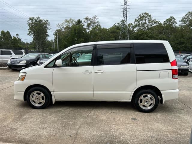 2004 Toyota Noah JDM car for sale — photo 9 of 18