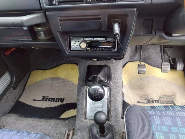1995 Suzuki Jimny JDM car for sale — photo 12 of 20