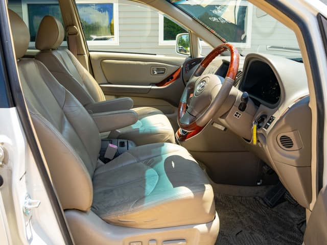 2001 Toyota Harrier JDM car for sale — photo 12 of 16
