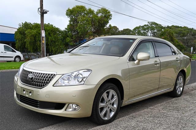 2009 Toyota Majesta JDM car for sale — photo 7 of 25