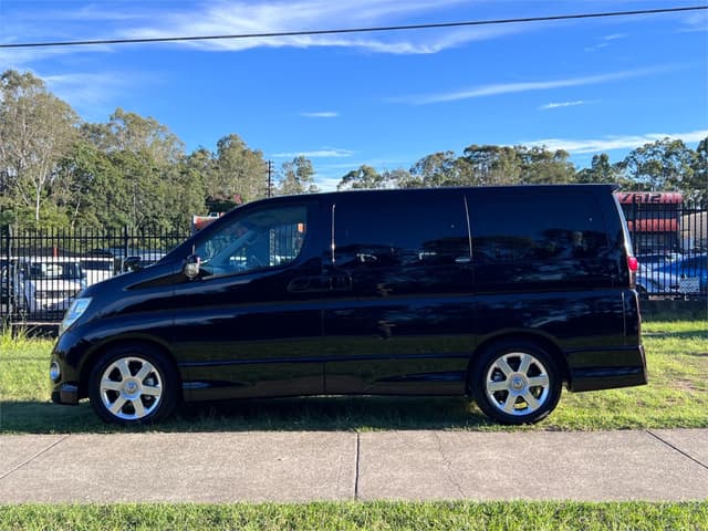 2007 Nissan Elgrand JDM car for sale — photo 9 of 16
