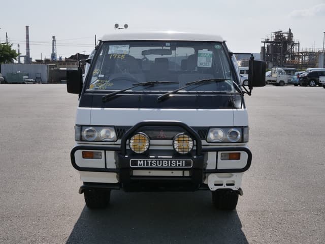 1994 Mitsubishi Delica JDM car for sale — photo 2 of 24