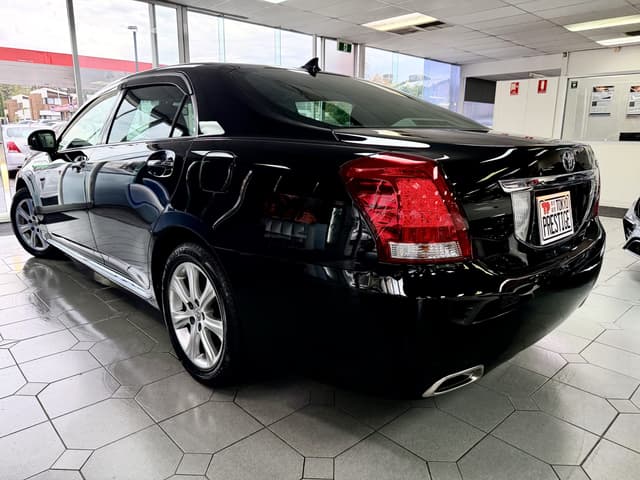 2011 Toyota Crown JDM car for sale — photo 3 of 5
