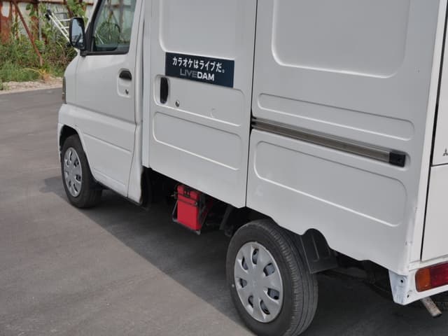 2001 Mitsubishi Minicab JDM car for sale — photo 16 of 25