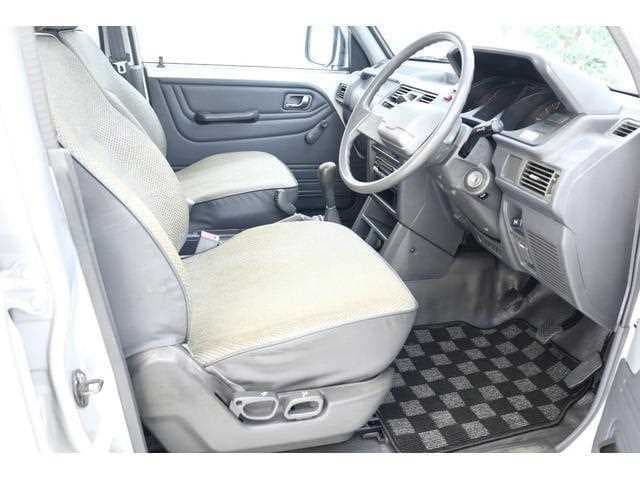 1992 Mitsubishi Pajero JDM car for sale — photo 13 of 17
