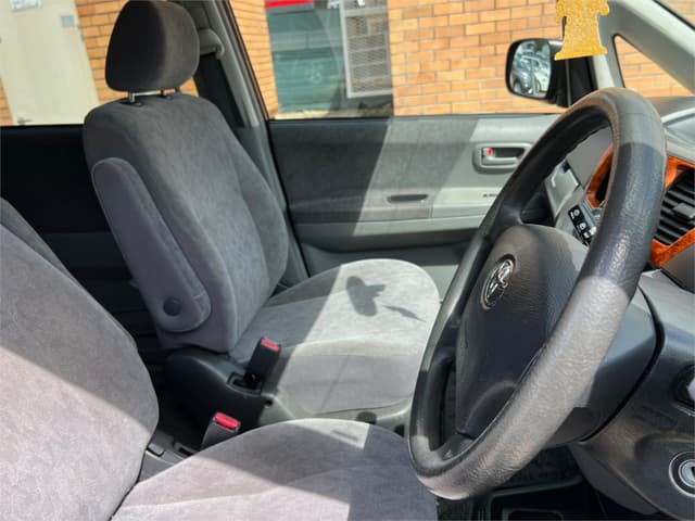 2005 Toyota Noah JDM car for sale — photo 13 of 17