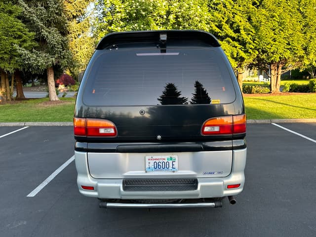 1994 Mitsubishi Delica JDM car for sale — photo 8 of 10