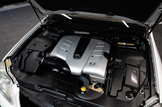 2004 Toyota Majesta JDM car for sale — photo 15 of 20