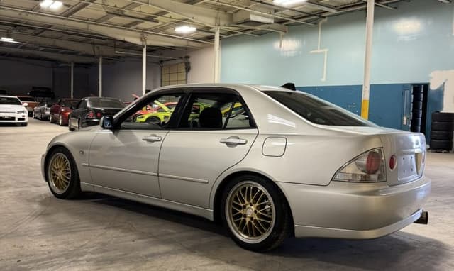 1998 Toyota Altezza JDM car for sale — photo 12 of 25