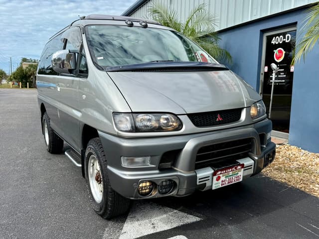 2000 Mitsubishi Delica JDM car for sale — photo 12 of 23
