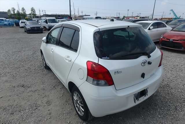 2009 Toyota Vitz JDM car for sale — photo 2 of 25