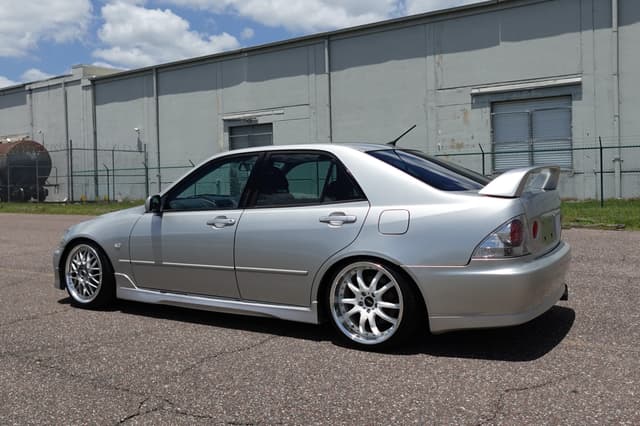 1998 Toyota Altezza JDM car for sale — photo 11 of 19