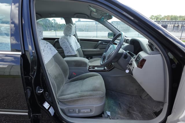 1999 Toyota Crown JDM car for sale — photo 11 of 18