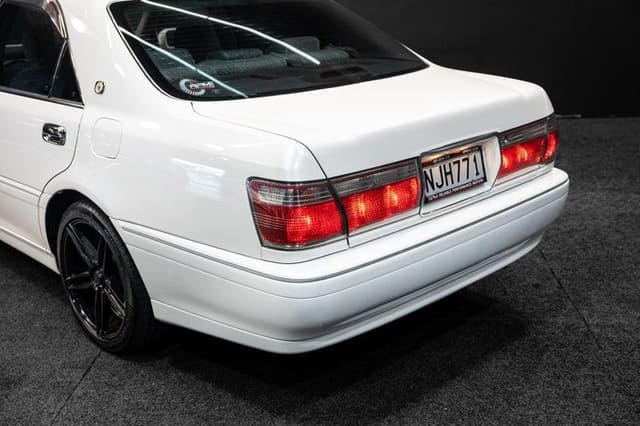 2000 Toyota Crown JDM car for sale — photo 5 of 18