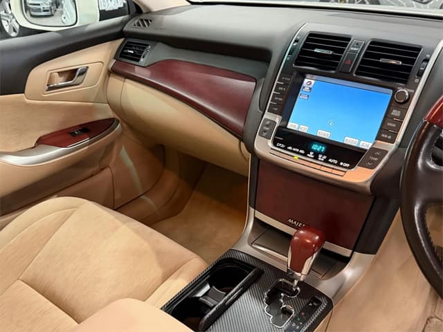2010 Toyota Crown JDM car for sale — photo 14 of 21