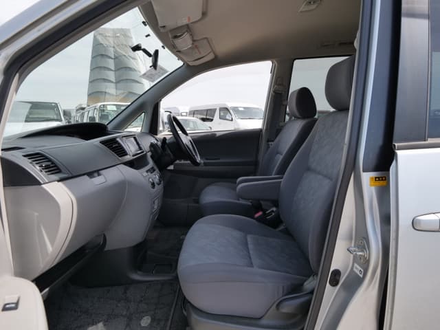 2001 Toyota Noah JDM car for sale — photo 23 of 25