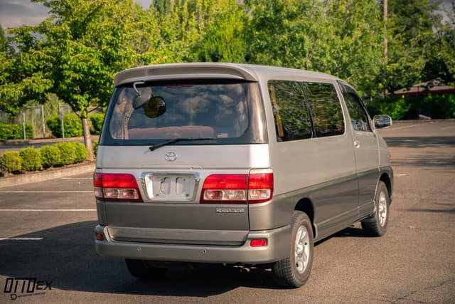 2001 Toyota Regius JDM car for sale — photo 9 of 25
