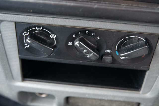 1999 Mitsubishi Minicab JDM car for sale — photo 16 of 18