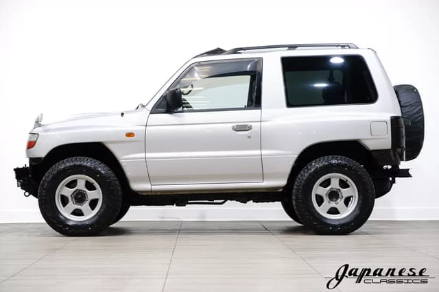 1997 Mitsubishi Pajero JDM car for sale — photo 4 of 25