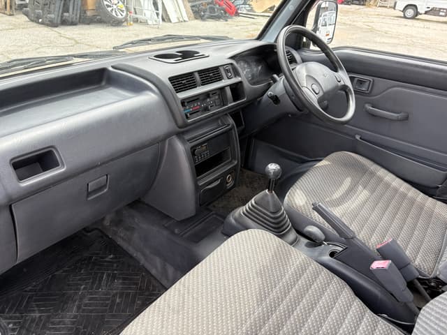 2000 Daihatsu Hijet JDM car for sale — photo 23 of 25