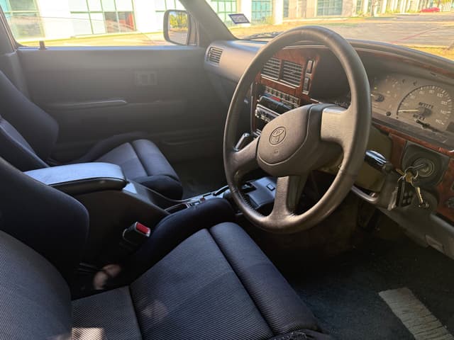 1993 Toyota Hilux Surf JDM car for sale — photo 6 of 10